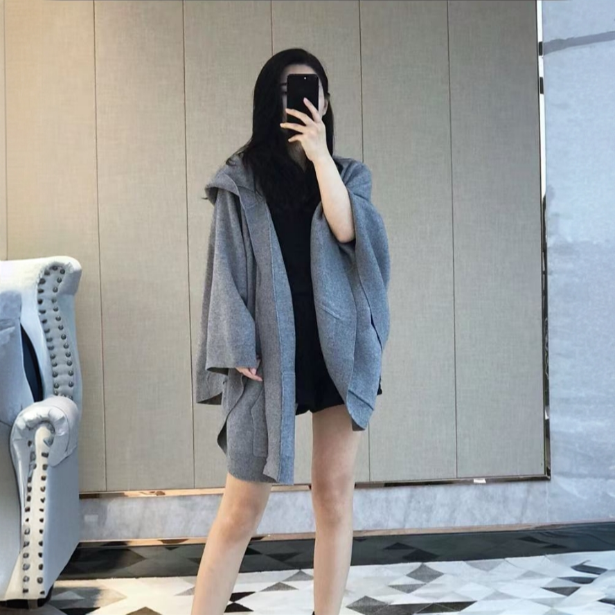 99新 BURBERRY/博柏利 海囤K/巴宝莉上衣/150*120/wf153042