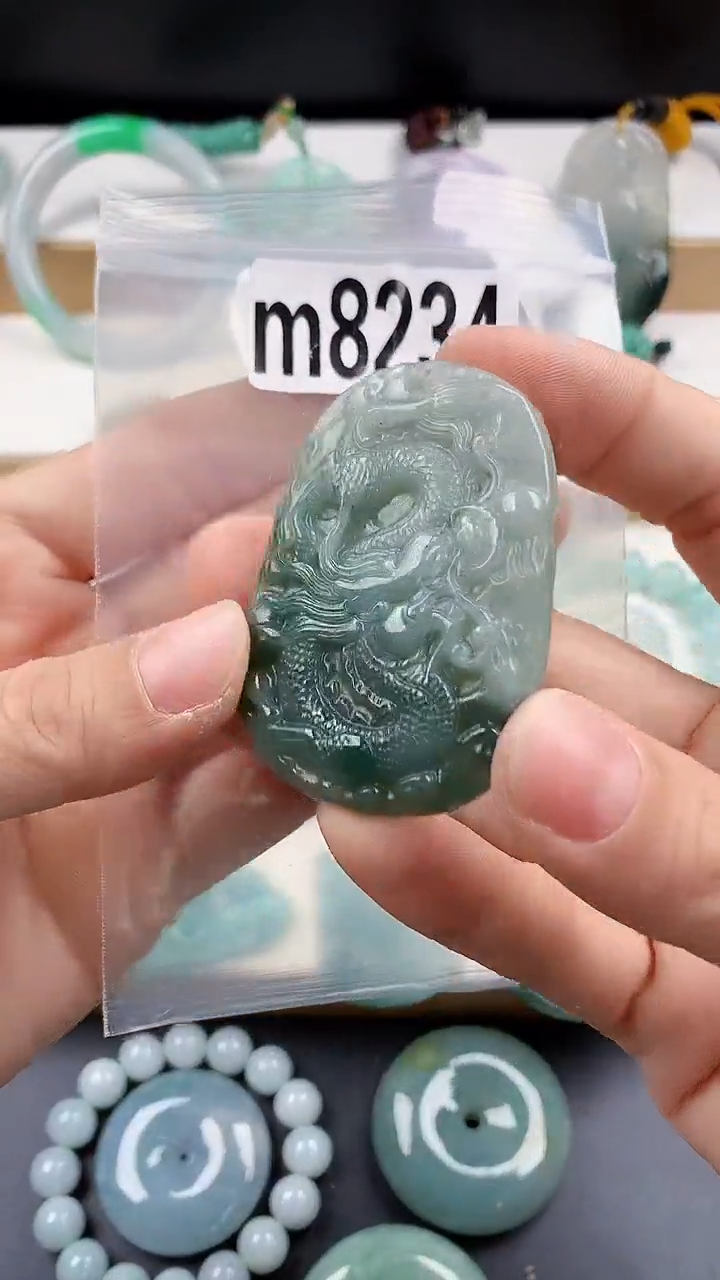 颈饰未镶嵌翡翠天然翡翠吊坠挂件