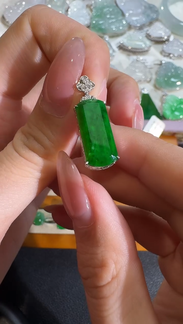 【闪购商品】翡翠吊坠(不含链)18K金镶嵌【源头工厂】钻石镶嵌