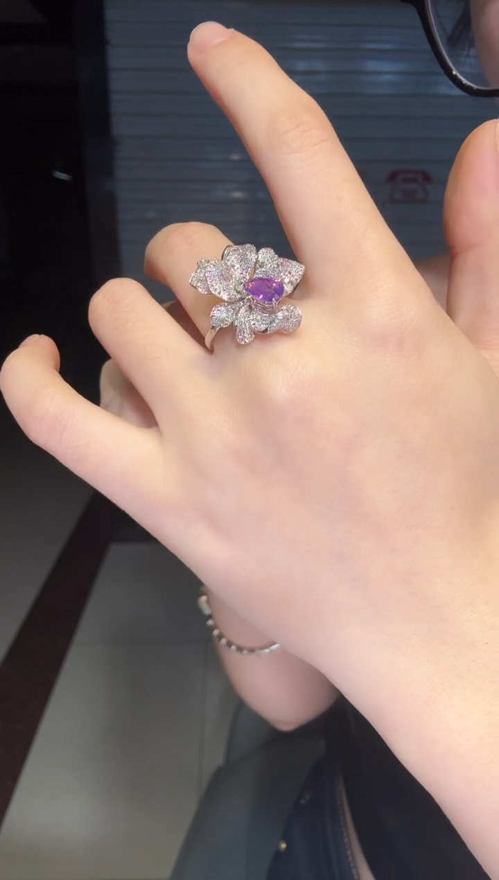 戒指蓝宝石18K金镶嵌水滴