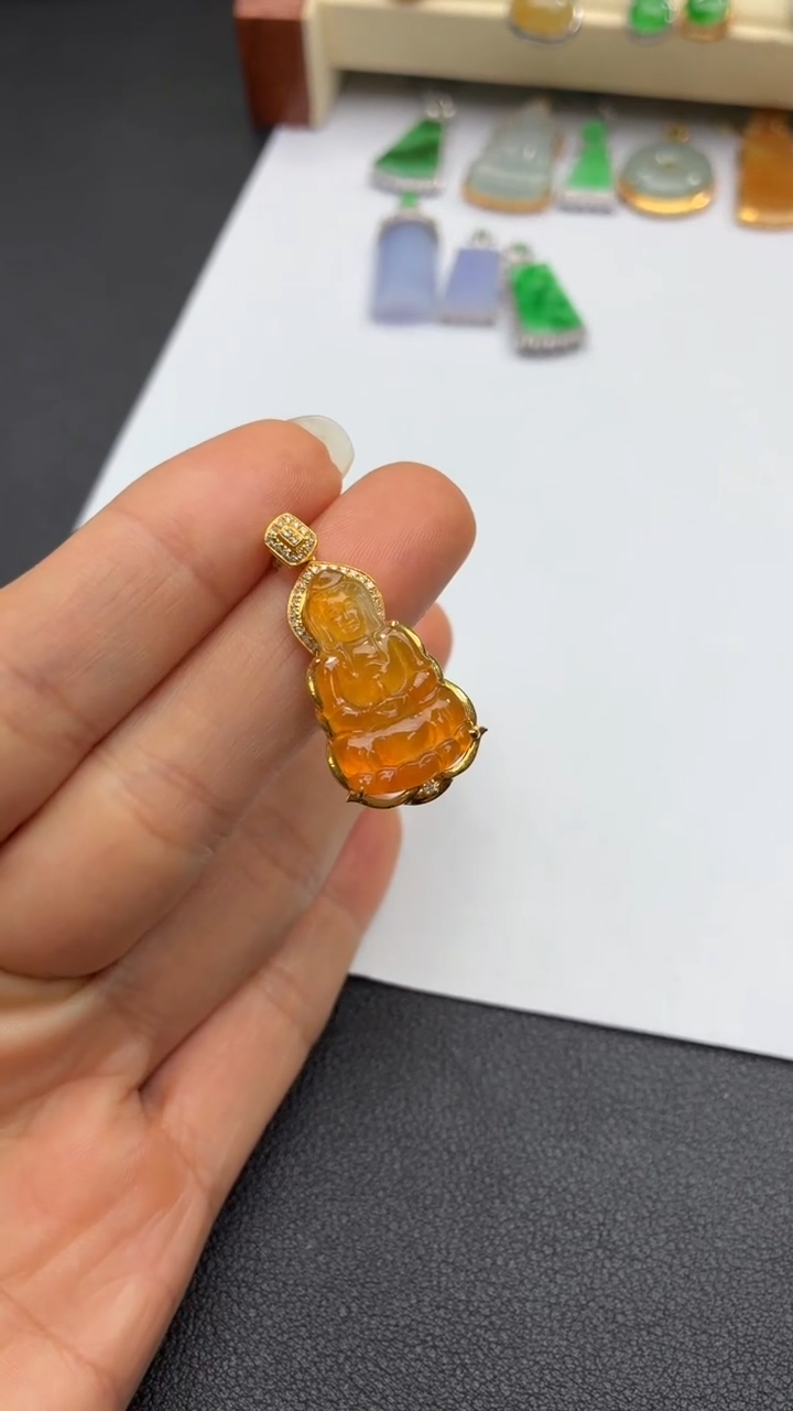 颈饰18K金镶嵌翡翠天然翡翠A货