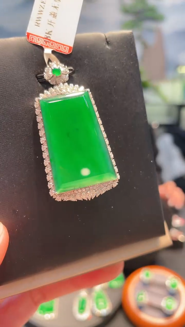 【闪购商品】翡翠吊坠(赠链)18K金镶嵌A87天然A货翡翠