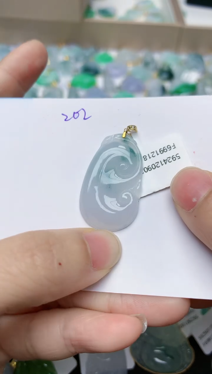 【闪购商品】翡翠颈饰18K金镶嵌天然翡翠A货    202