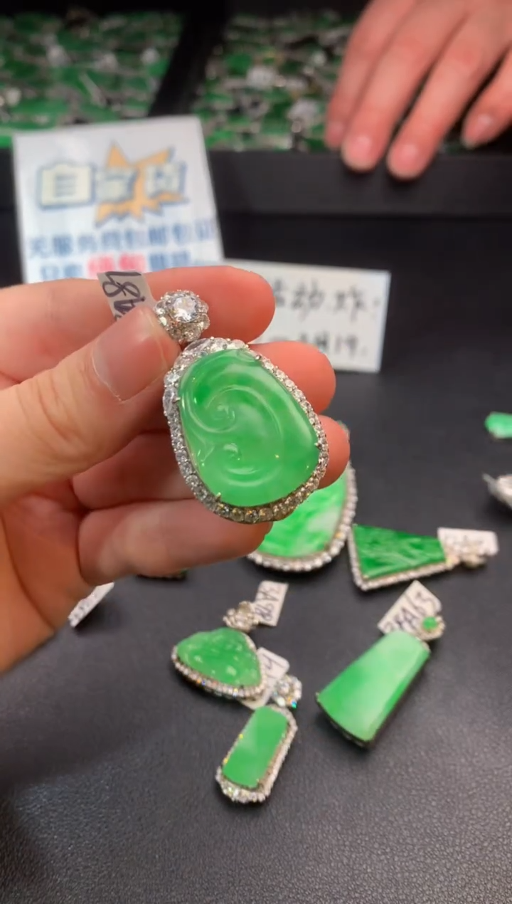 【闪购商品】翡翠颈饰银S925镶嵌翡翠