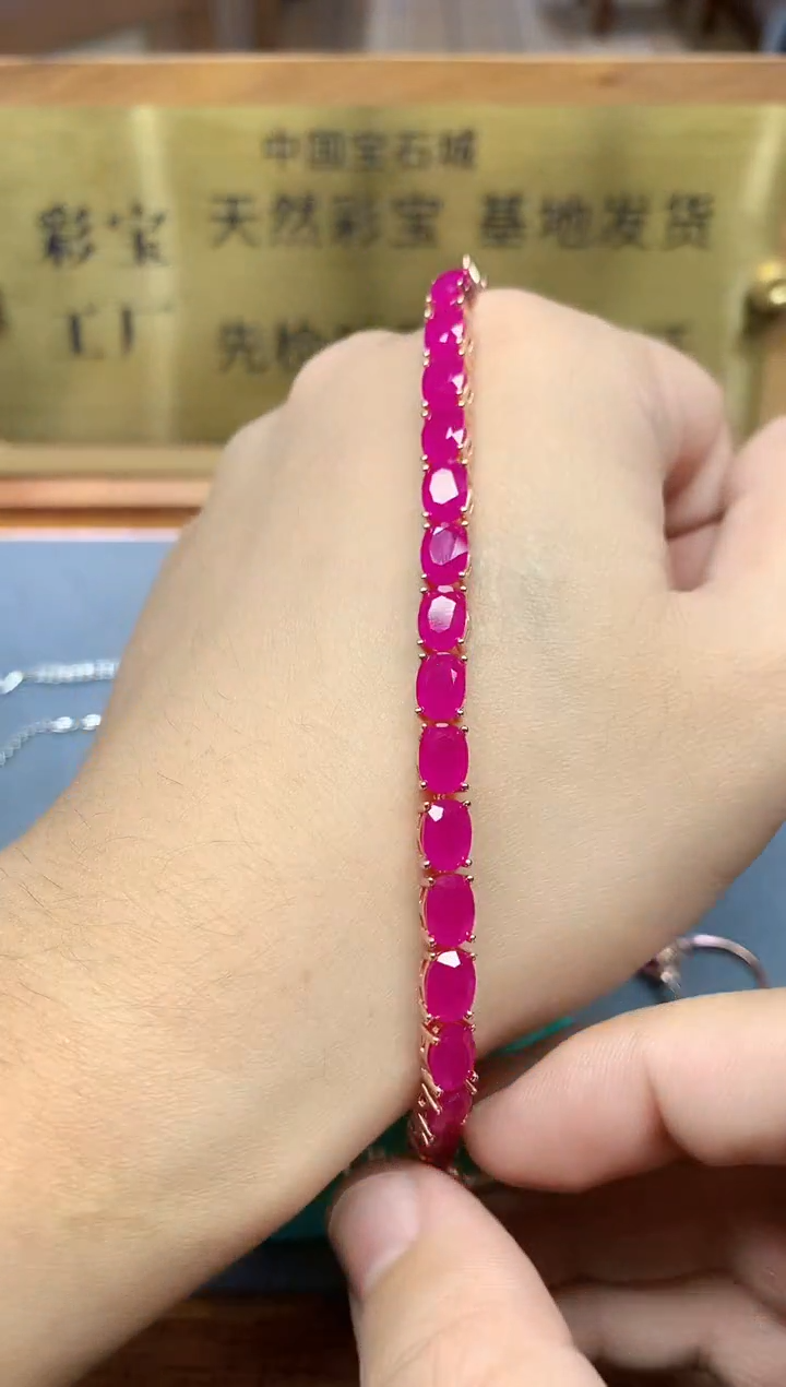 【闪购商品】红宝石手链银S925镶嵌........
