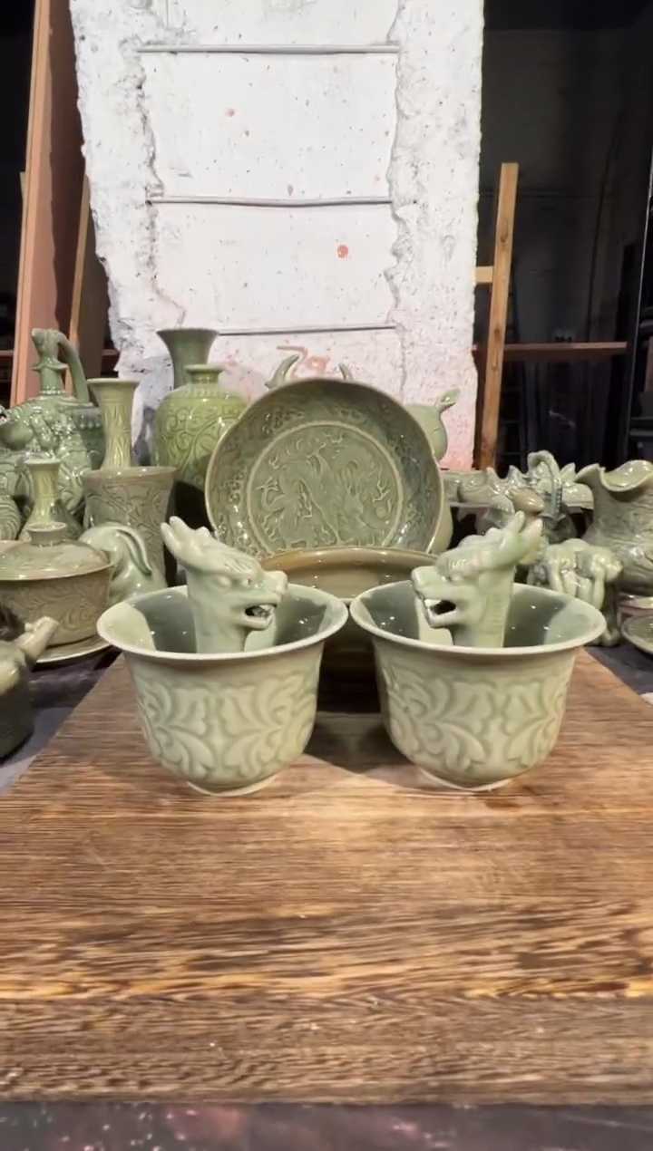 微瑕耀州窑龙头公平杯一对