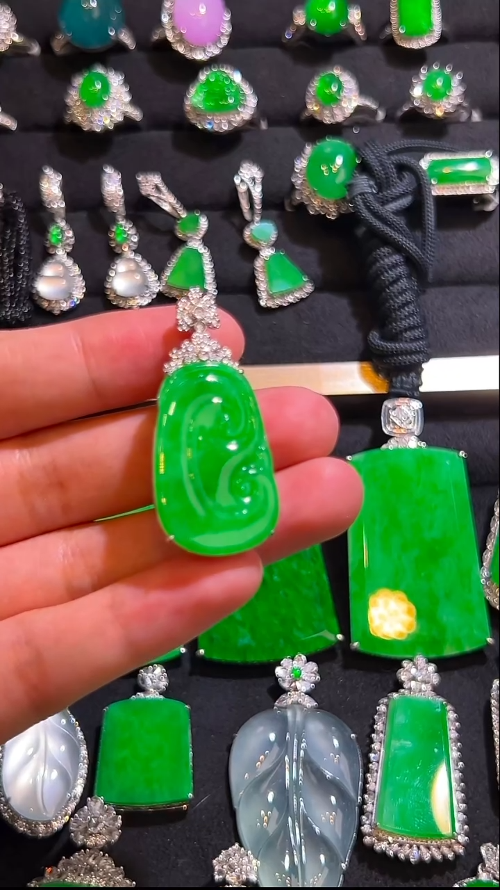 未镶嵌戒指翡翠吊坠