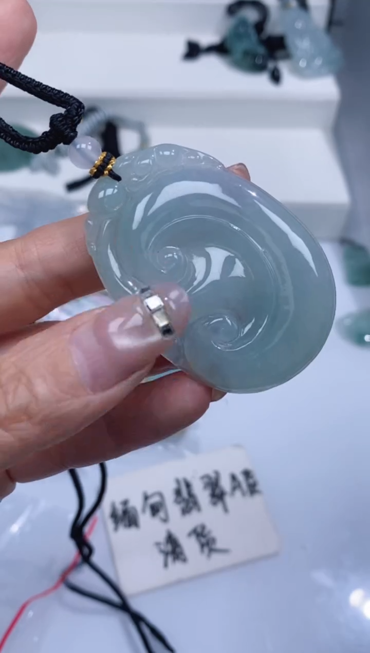 颈饰未镶嵌翡翠吊坠