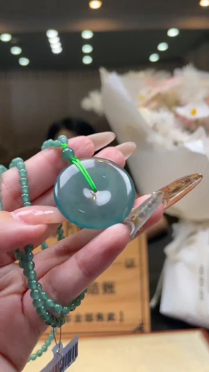 翡翠未镶嵌颈饰        *247