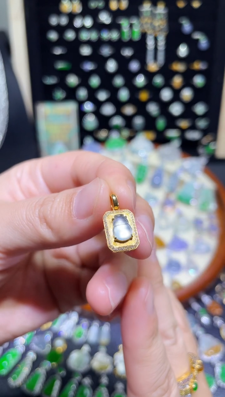 【闪购商品】翡翠颈饰18K金镶嵌玻璃种葫芦吊坠