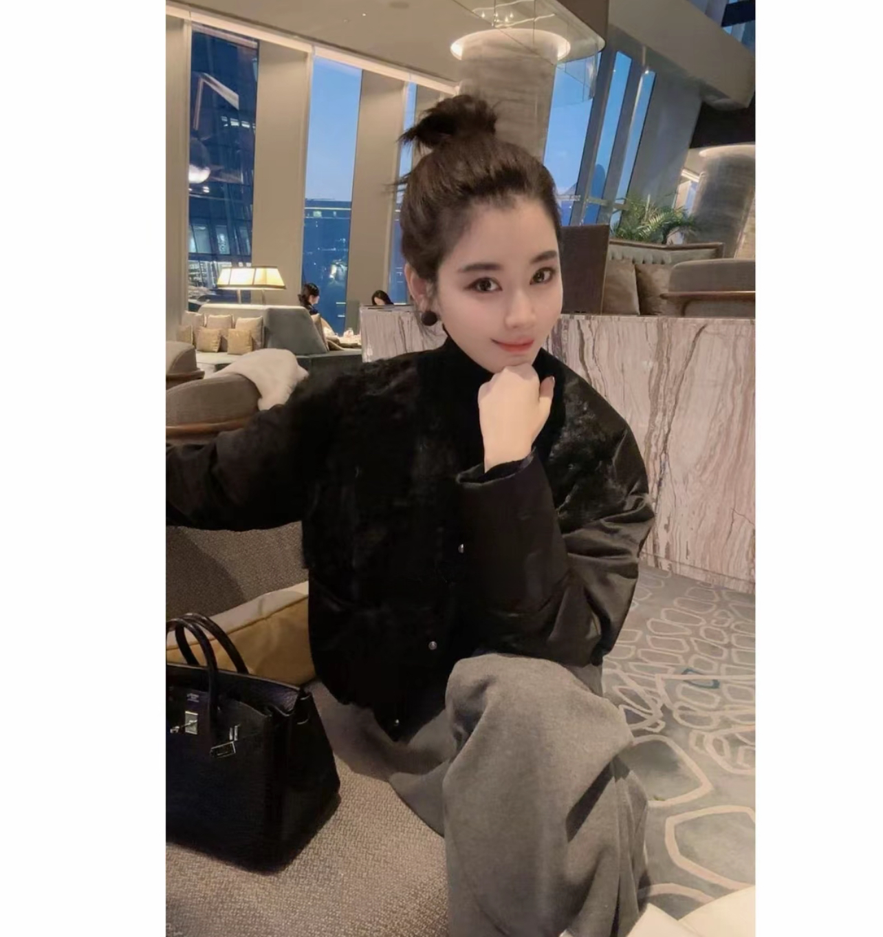 172时尚百搭拼接毛毛保暖羽绒服xyz