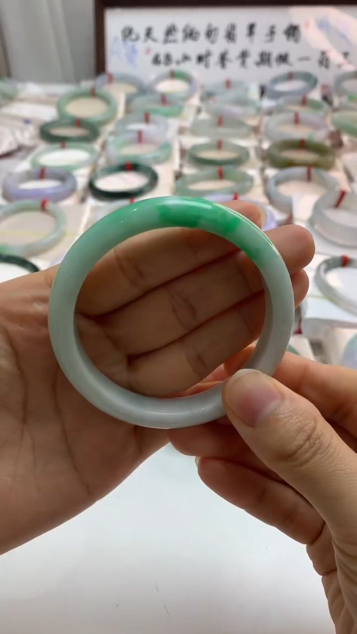 未镶嵌手镯翡翠57辣绿