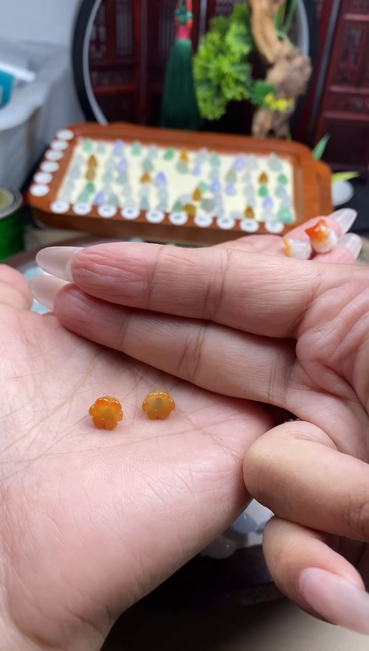 颈饰未镶嵌翡翠、****a翡翠