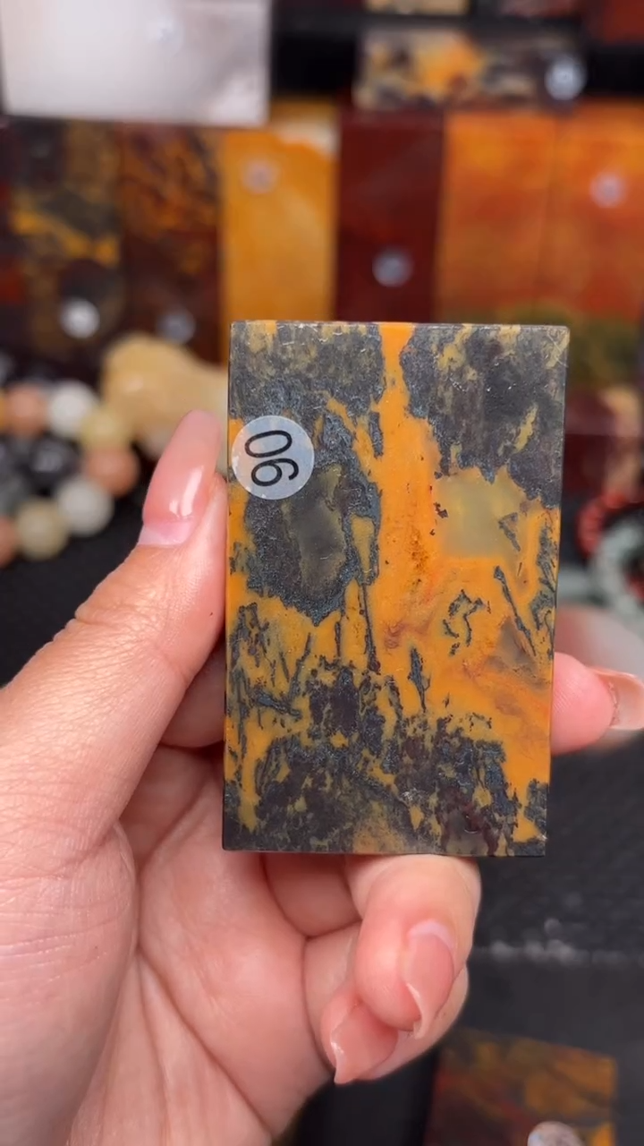 玉大*涂 桂林鸡血家居摆件 编号：90