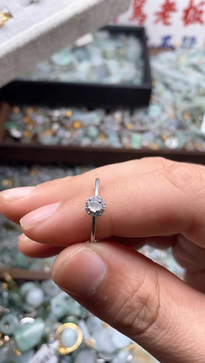 【闪购商品】翡翠颈饰未镶嵌哥哥