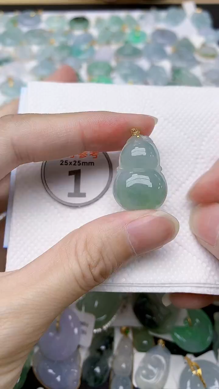 颈饰18K金镶嵌翡翠天然A货翡翠