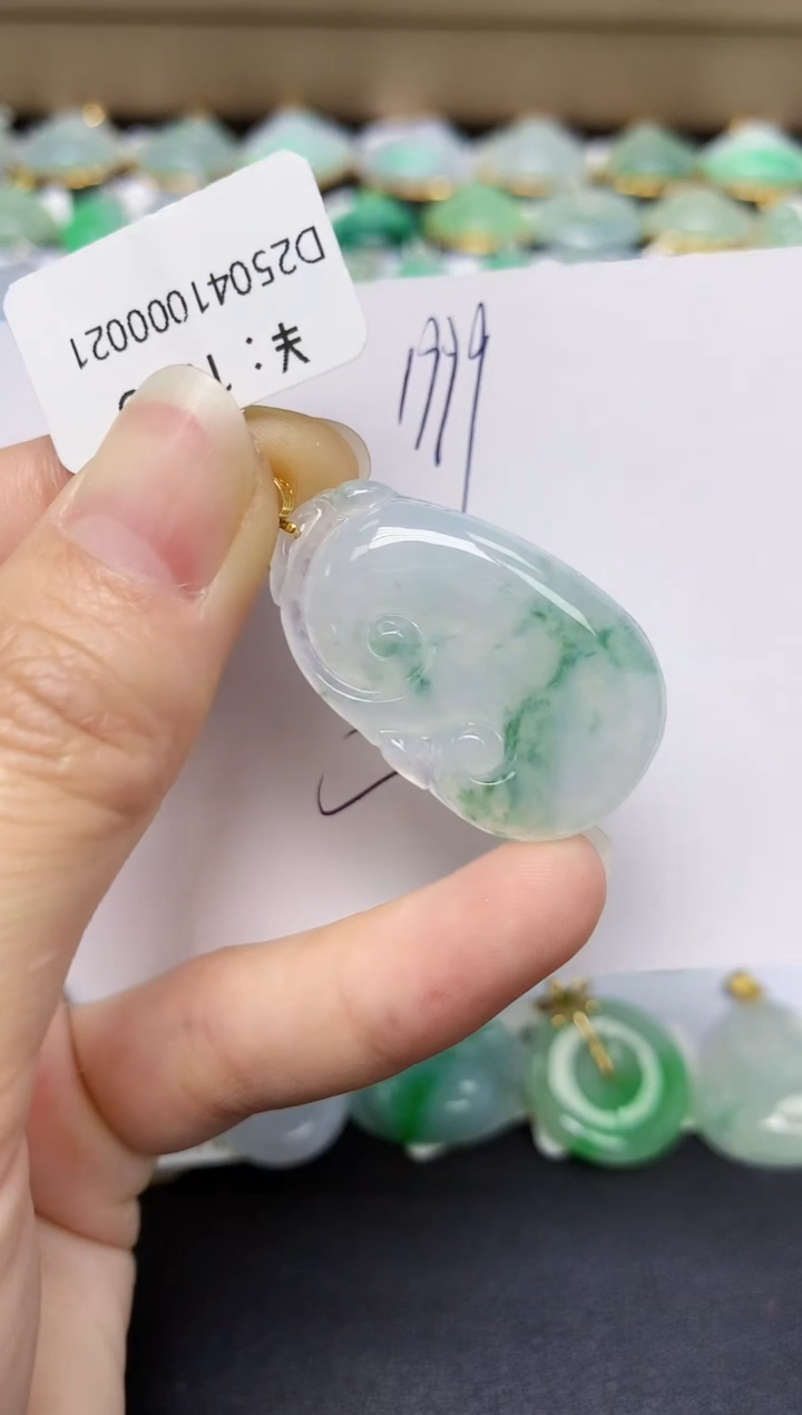 翡翠18K金镶嵌颈饰天然翡翠A货