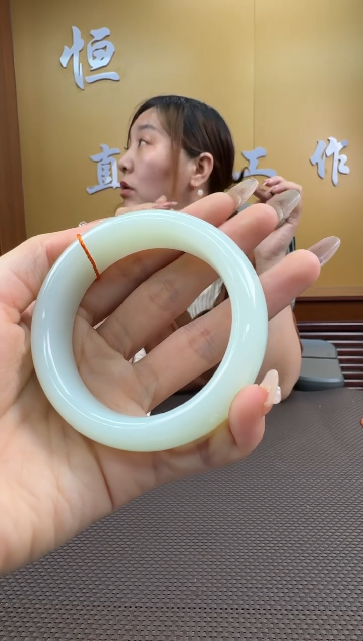 【闪购商品】和田玉手镯未镶嵌56