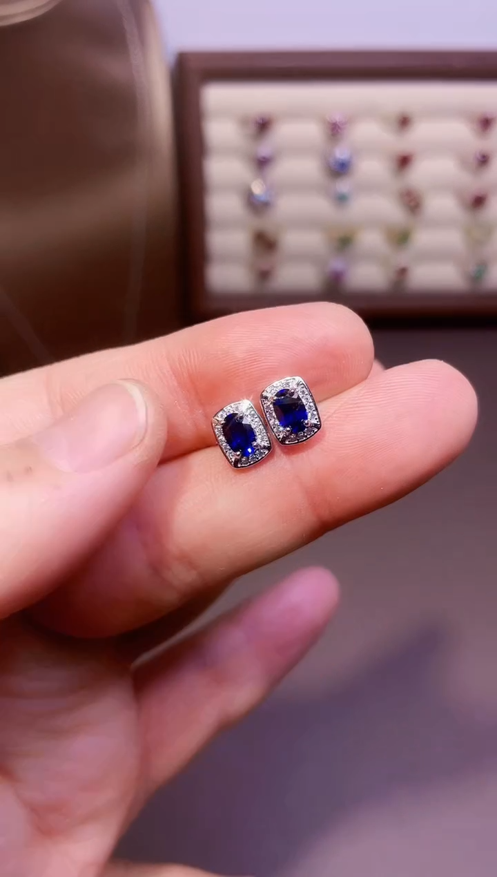 【闪购商品】蓝宝石耳饰银S925镶嵌一对