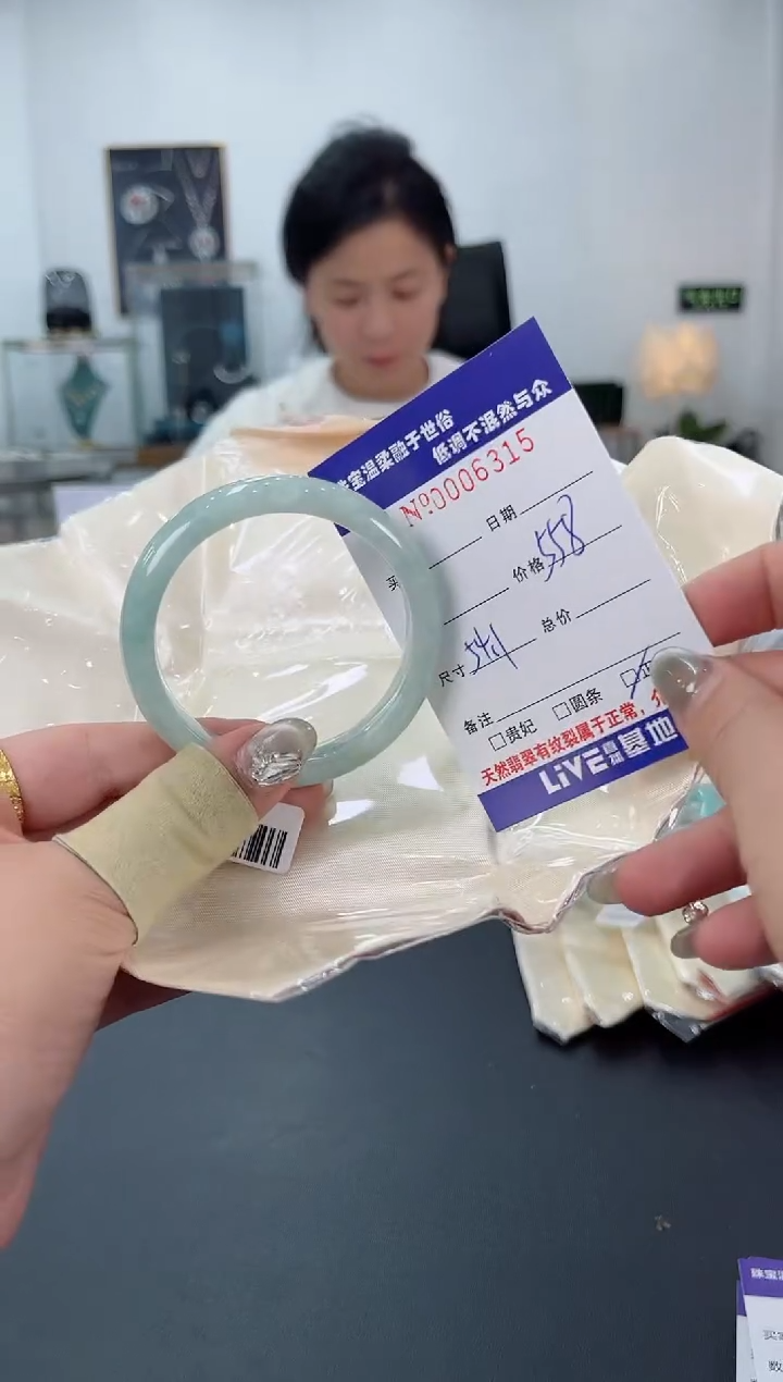 【闪购商品】翡翠手镯未镶嵌天然翡翠A货