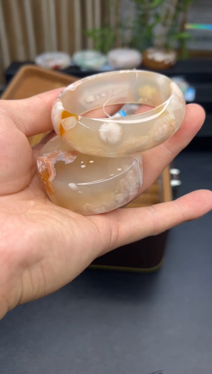 【闪购商品】石英质玉手镯未镶嵌A356(57圈赠送镯心)