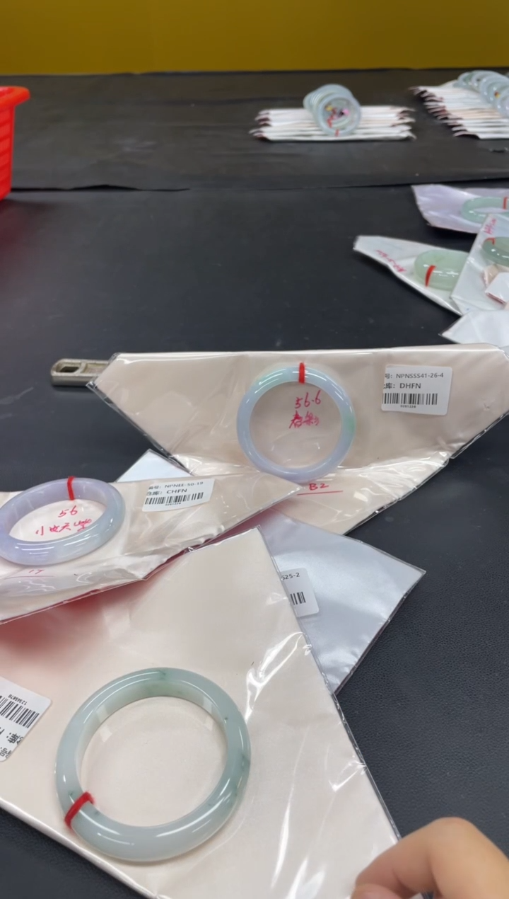 未镶嵌手镯翡翠一***暗翡翠手镯