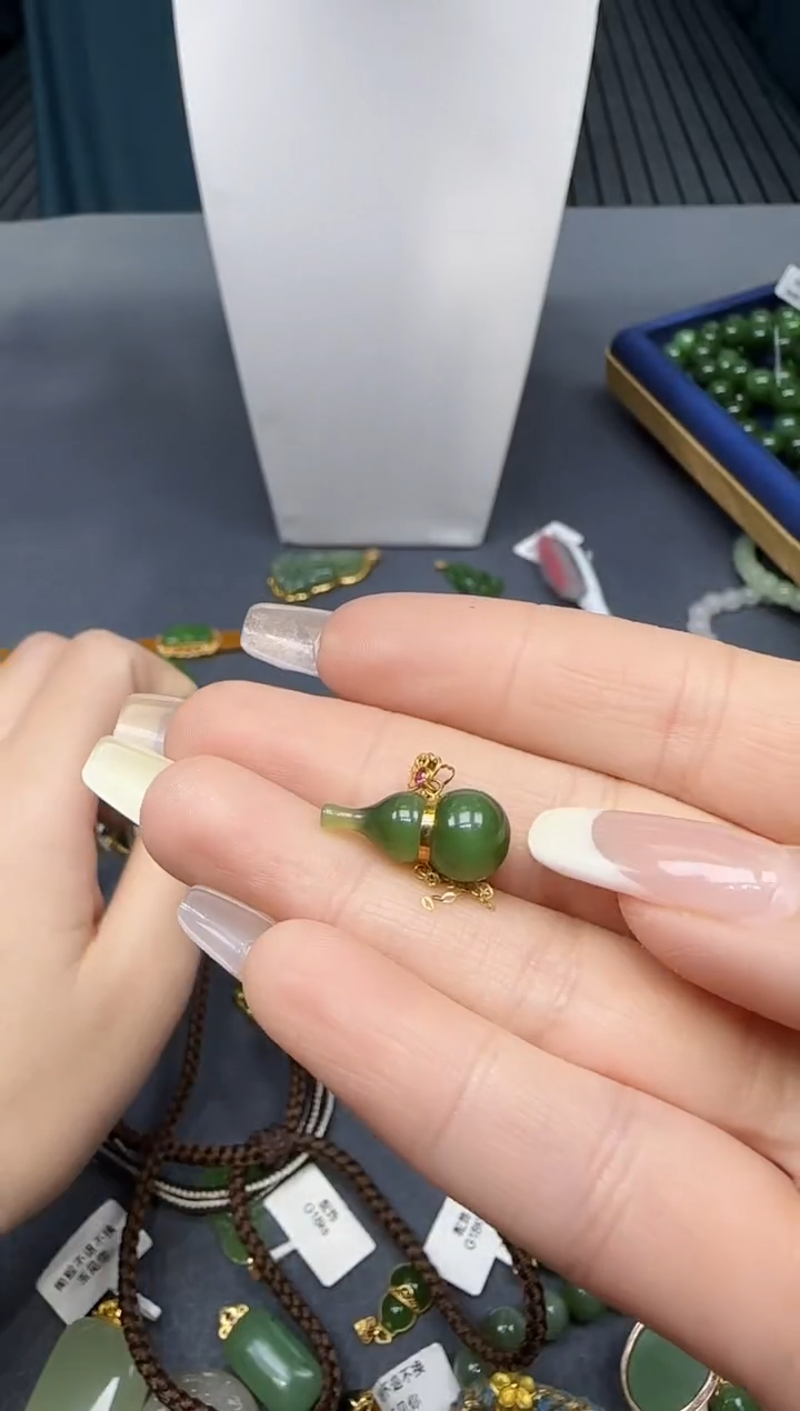 【闪购商品】和田玉挂件18K金镶嵌1