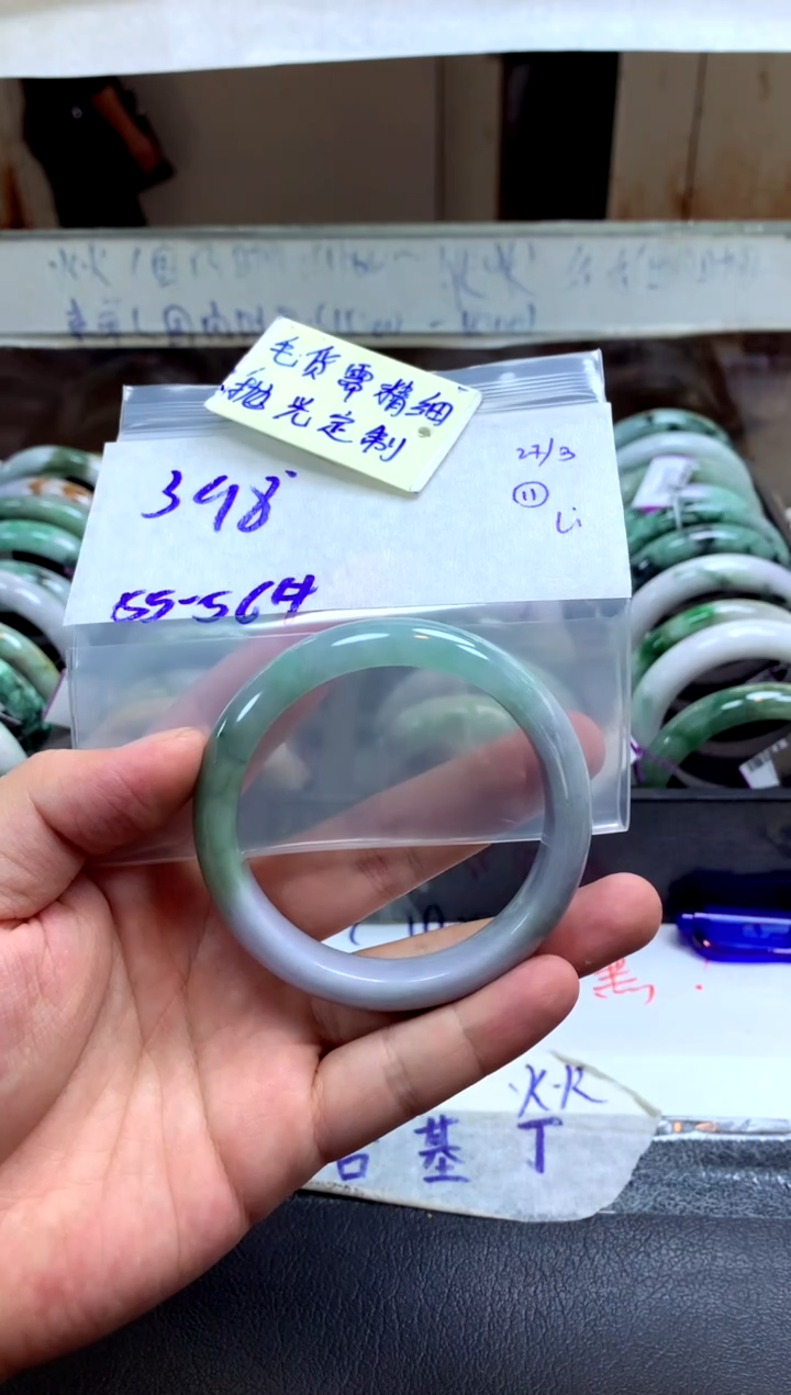 定制翡翠未镶嵌手镯毛货需精细抛光+多人