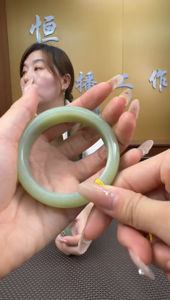 【闪购商品】和田玉手镯未镶嵌55