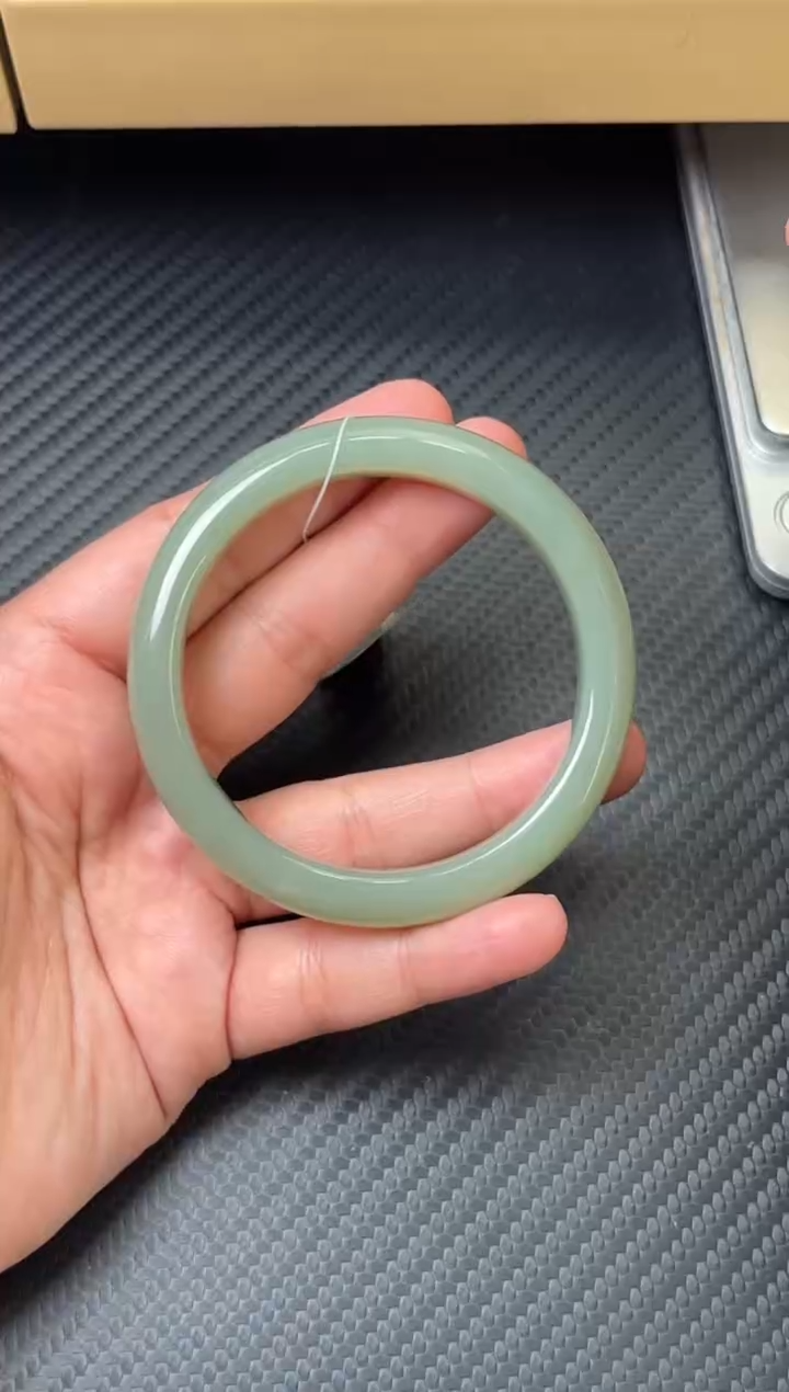 未镶嵌手镯和田玉且末近矿微色差56+m