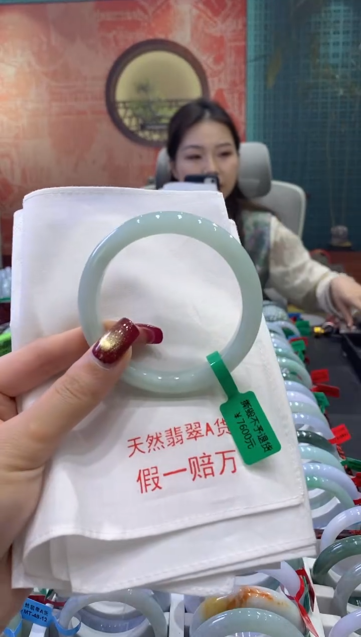【闪购商品】翡翠手镯未镶嵌多人08970
