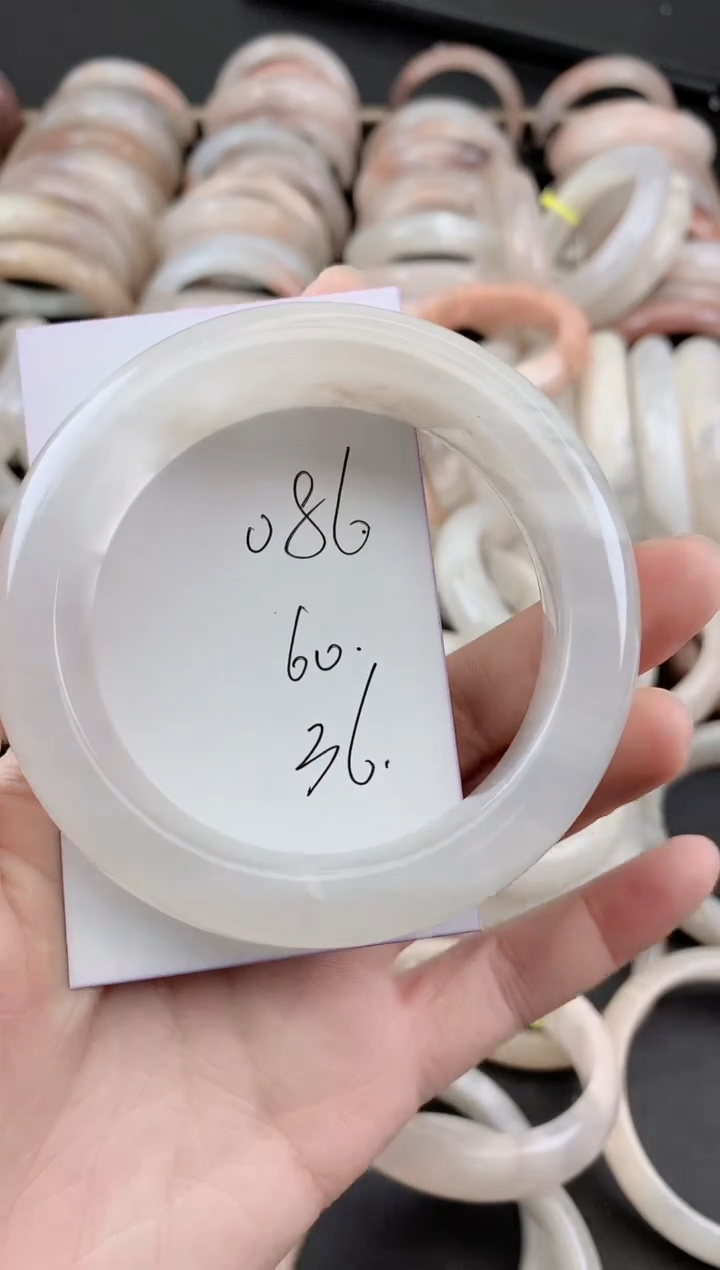 未镶嵌手镯石英质玉086