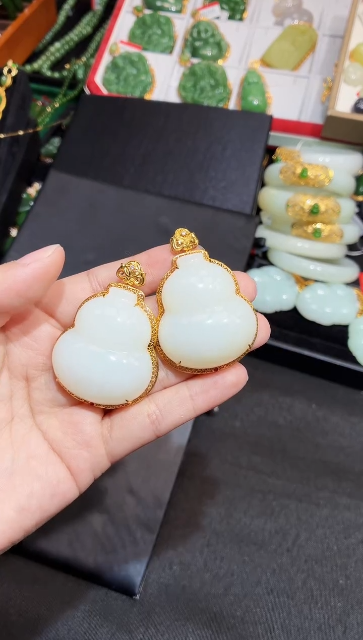 吊坠(赠链)18K金镶嵌和田玉多样性发一