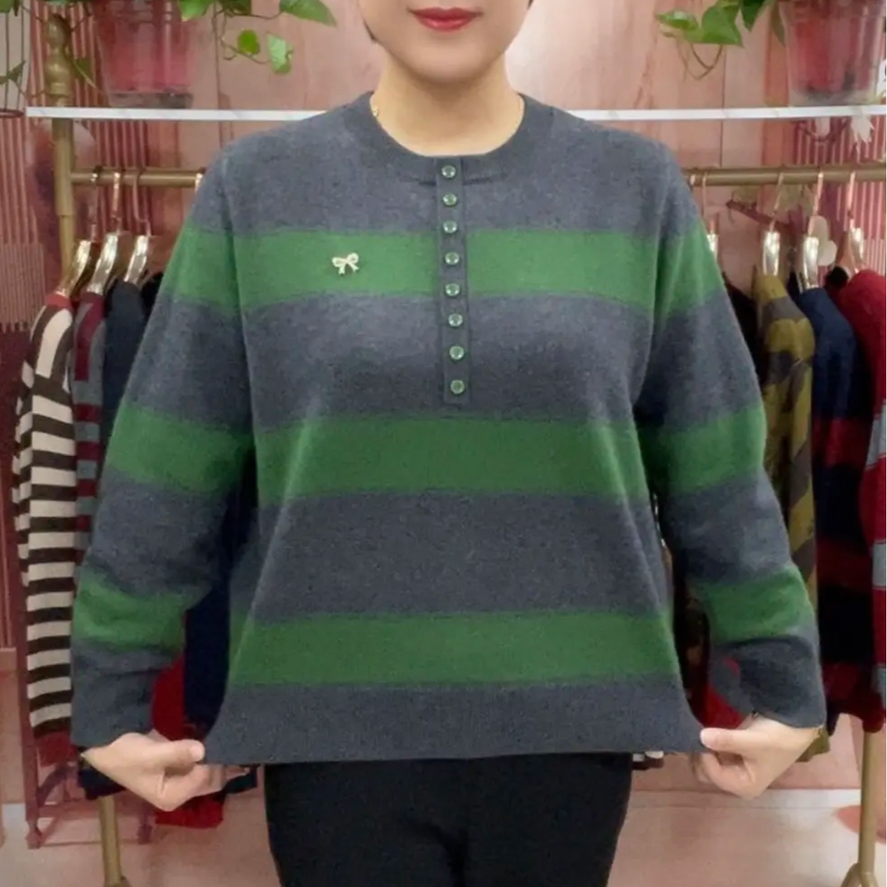 2025冬季新款高级时尚减龄中年妈妈毛衣打底衫气质潮流拼接条纹衫