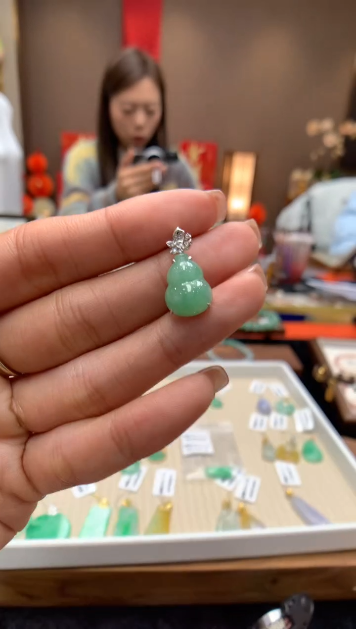 【闪购商品】翡翠颈饰18K金镶嵌葫芦