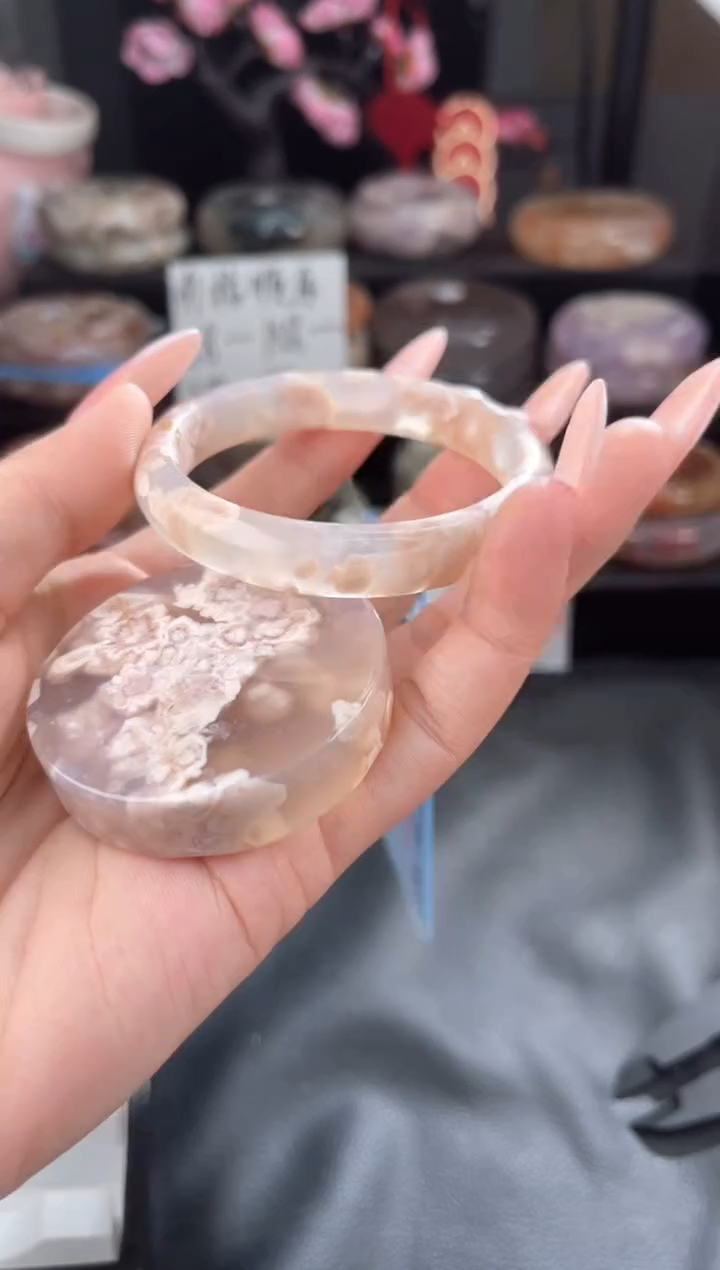 【闪购商品】石英质玉手镯未镶嵌52