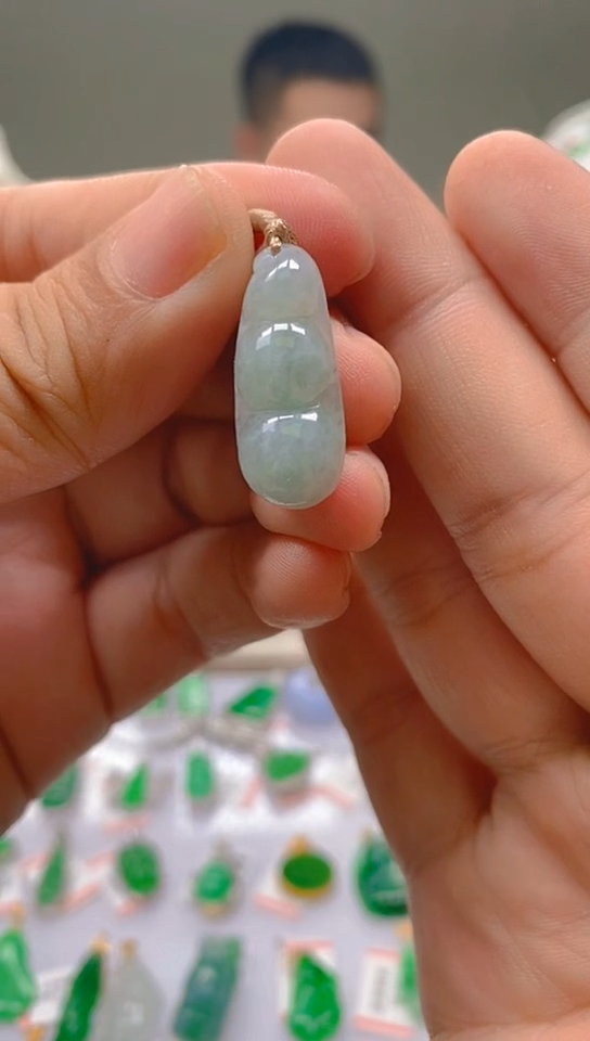 【闪购商品】翡翠颈饰未镶嵌福豆