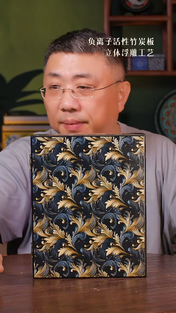 壹藏贰宝铁艺花饼盒