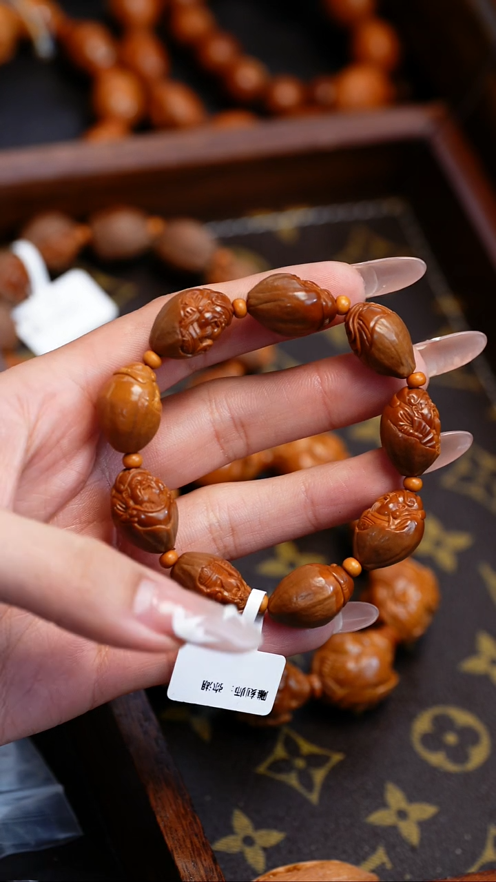 【闪购商品】橄榄核吊坠苏工橄榄核