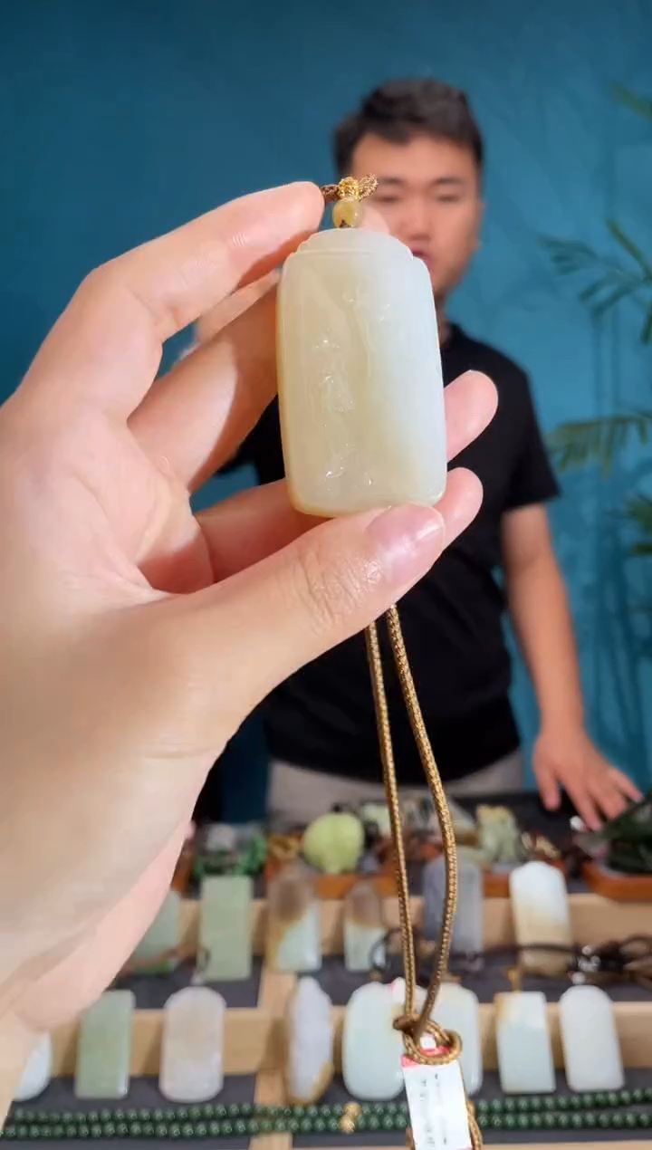 和田玉未镶嵌颈饰1