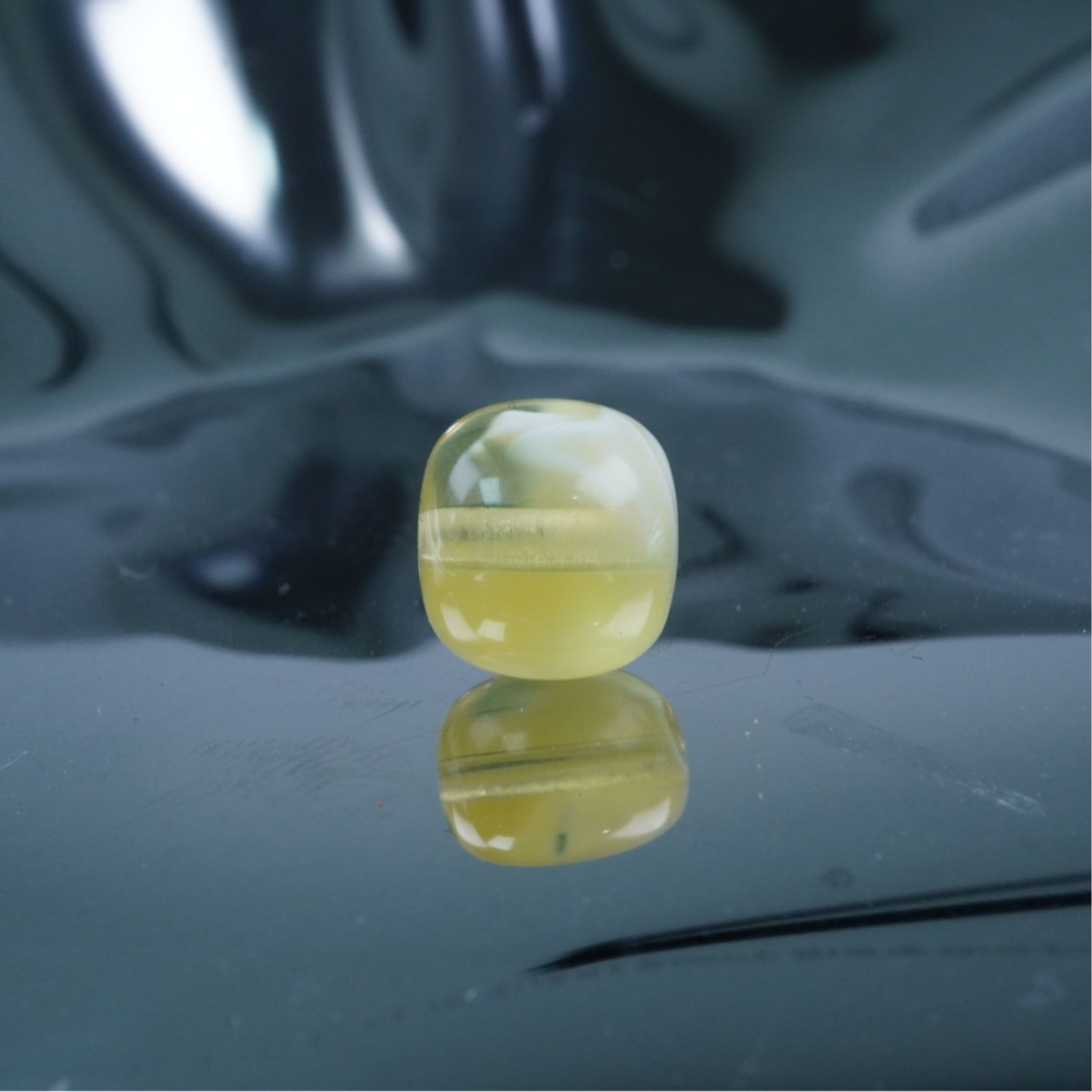 特惠款荧光金白妖花老型10.5*9.6mm单珠内部一颗爆花天然琥珀蜜蜡