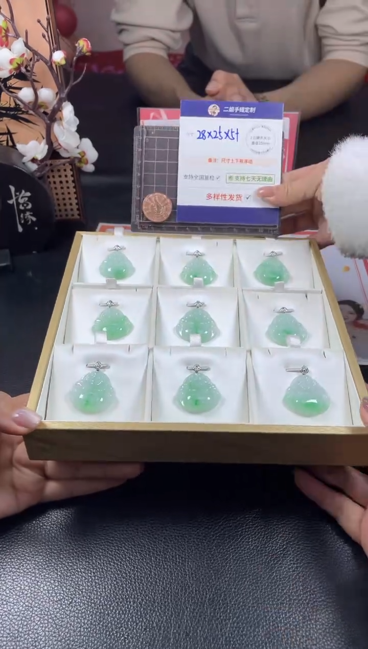 【闪购商品】翡翠挂件18K金镶嵌阳绿佛公FL20多样性发其一CP配绳