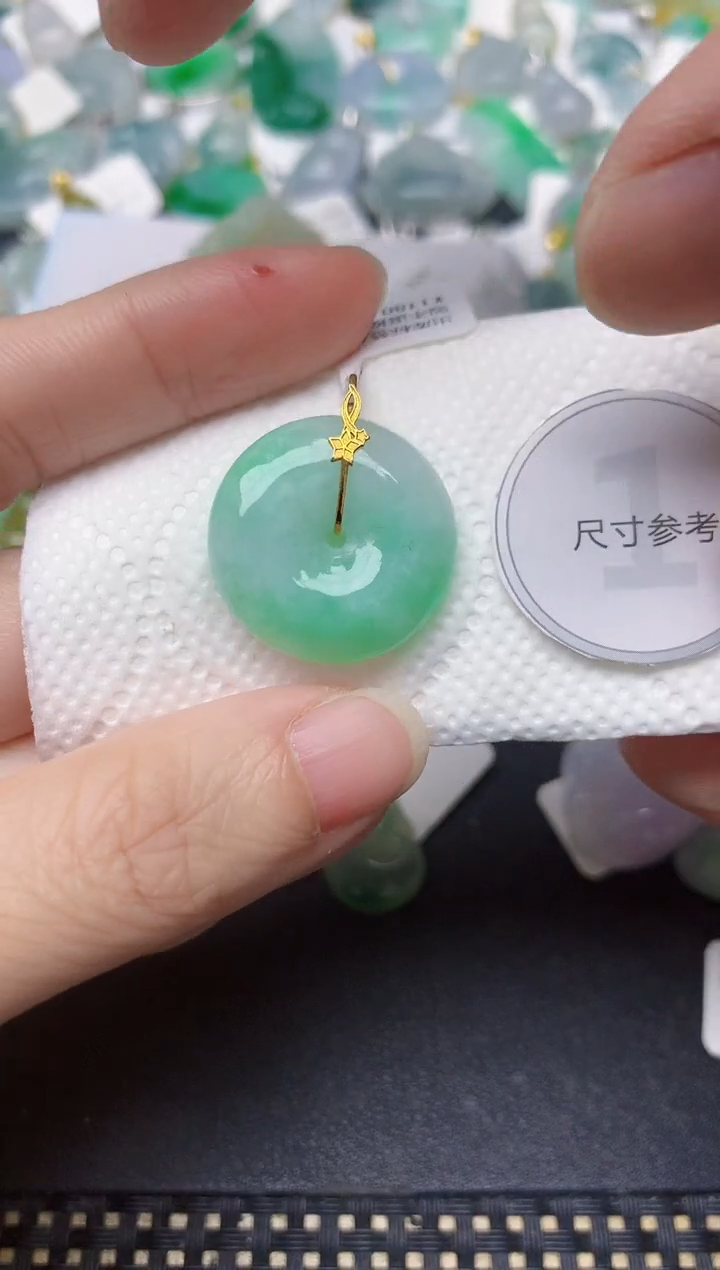 颈饰18K金镶嵌翡翠天然缅甸A货翡翠