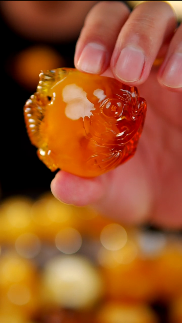 琥珀颈饰未镶嵌焦皮料雕刻鱼吊坠29.62