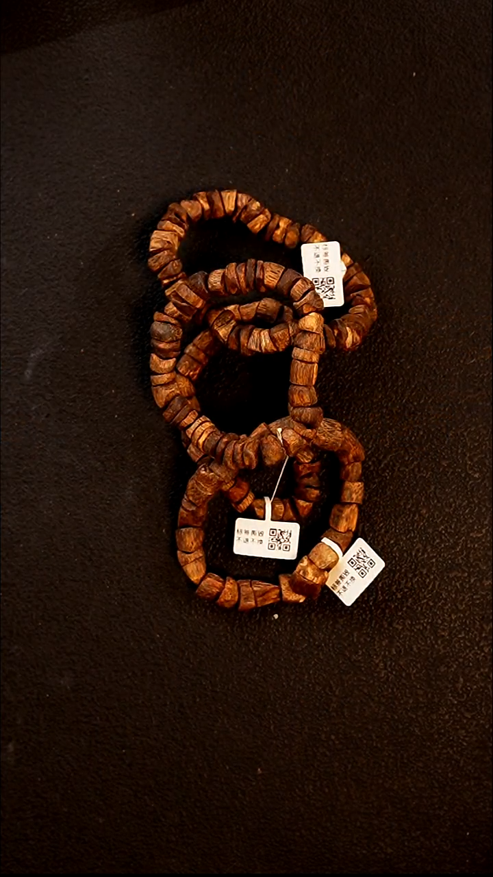 沉香手串多样性发其一 莺歌绿棋楠随型虫漏单圈12g