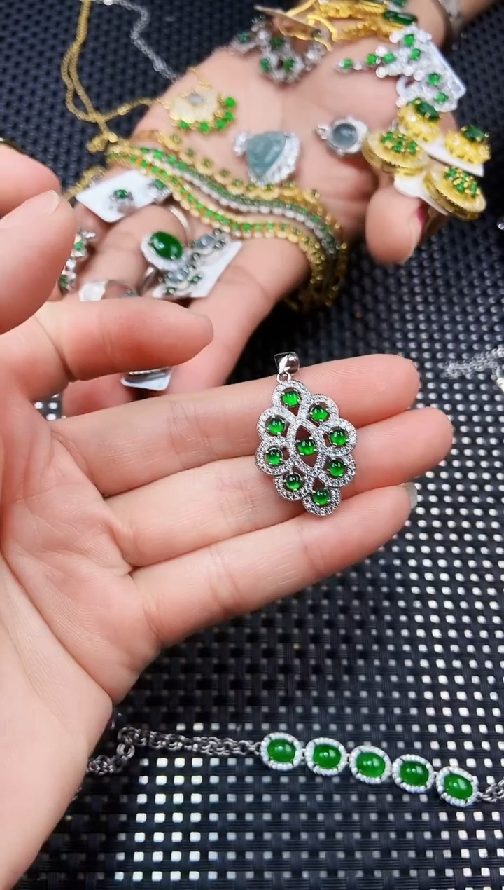 【闪购商品】翡翠吊坠(不含链)未镶嵌1111111111