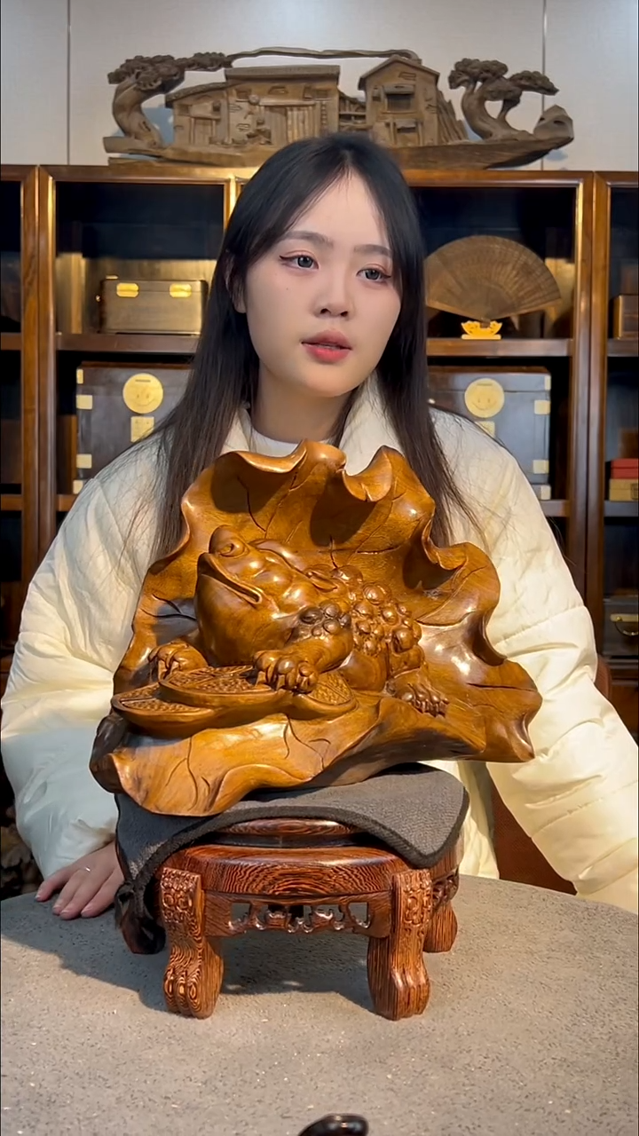 【闪购商品】金丝楠木雕荷叶金蟾