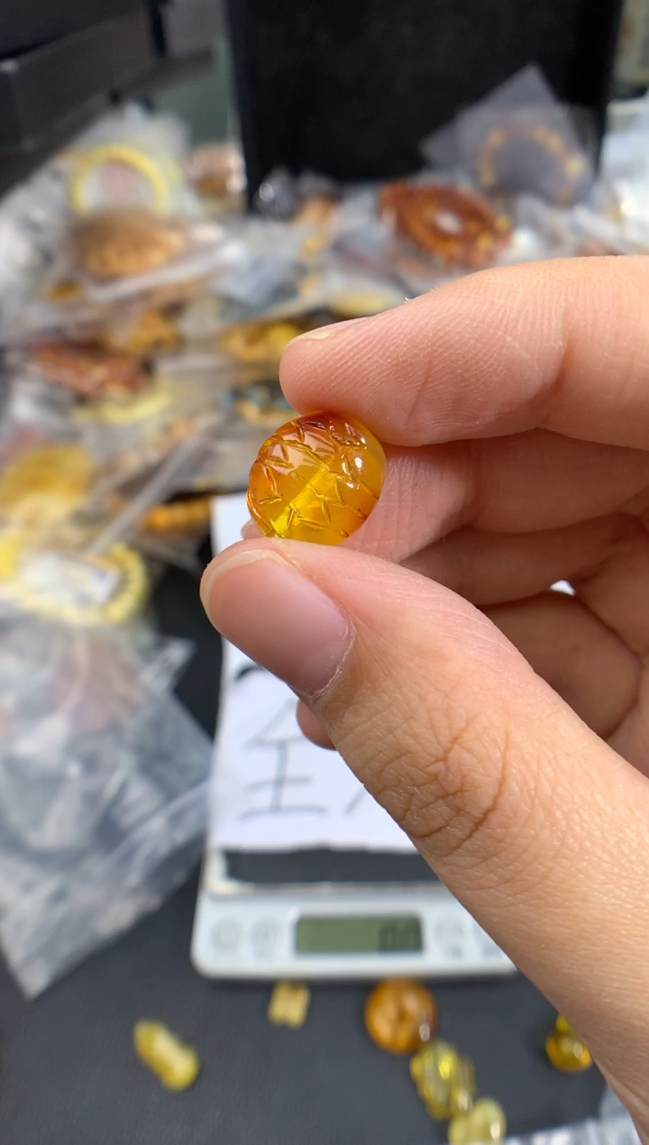 琥珀未镶嵌珠宝奇石1