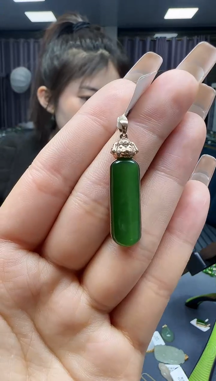 【闪购商品】和田玉挂件18K金镶嵌1