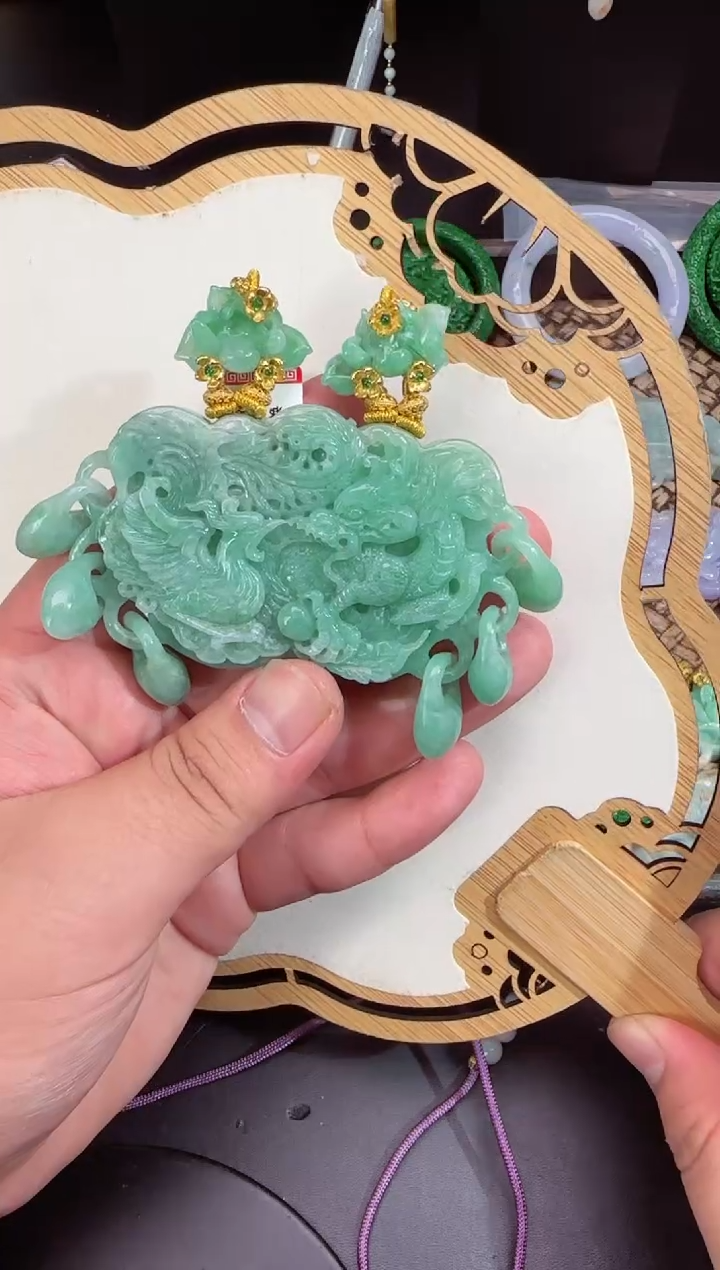 【闪购商品】翡翠颈饰未镶嵌牌子